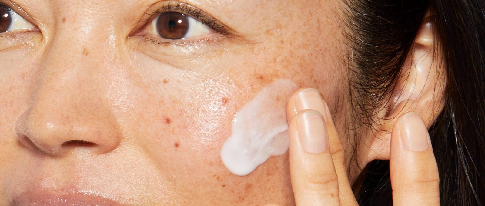 Read more about the article Anti-Aging Skincare: How Facial Creams Can Turn Back the Clock